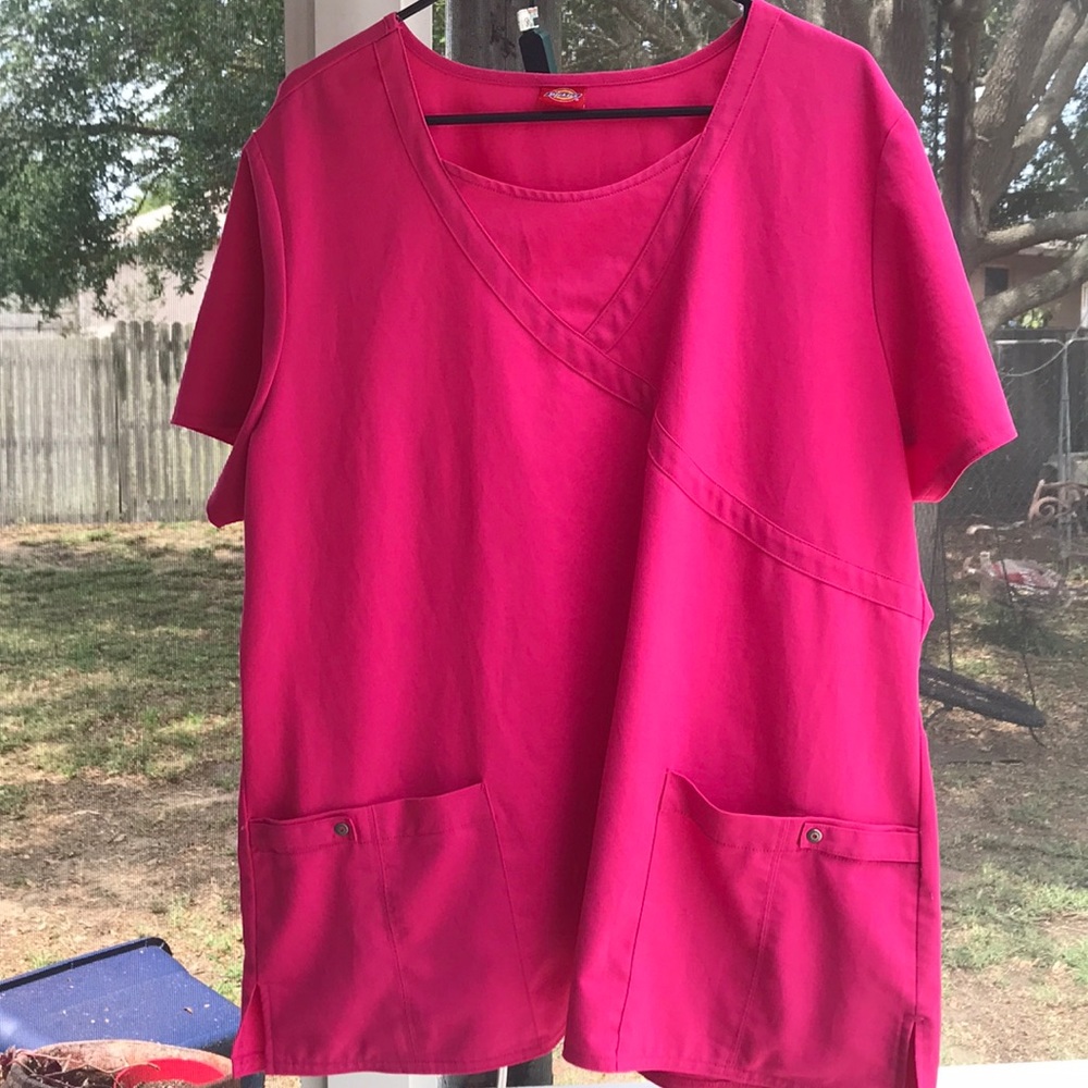 Hot pink dickies scrub top😍